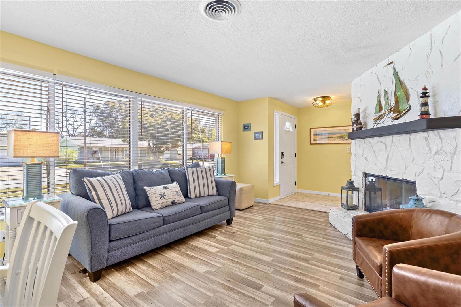 1560 SIMMONS DR, CLEARWATER, FL, 33756