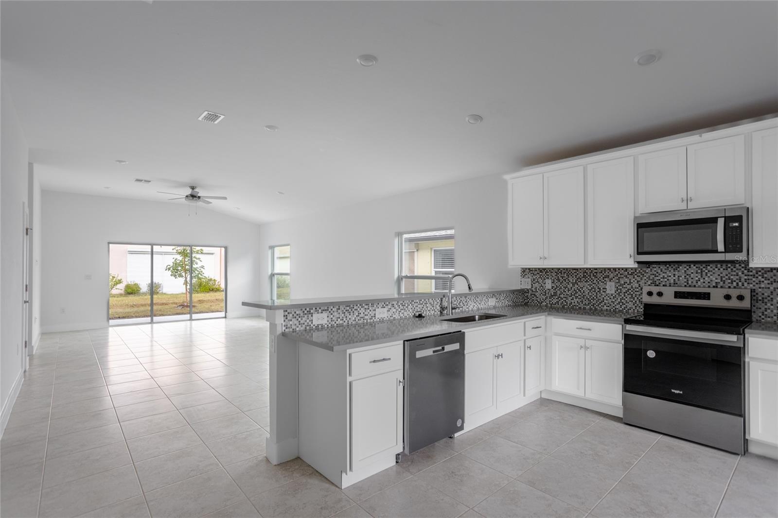 573 ROSE APPLE CIR, PORT CHARLOTTE, FL, 33954