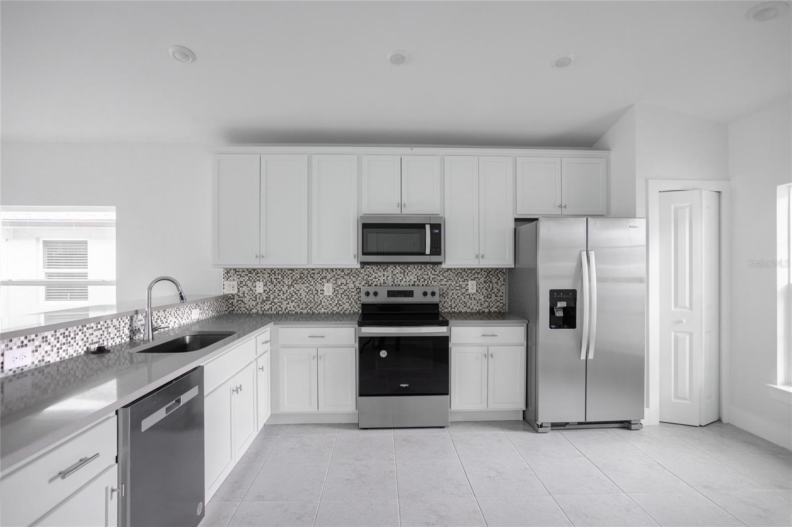 573 ROSE APPLE CIR, PORT CHARLOTTE, FL, 33954