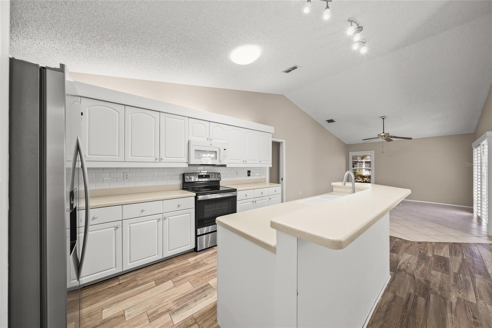 5803 GARDEN LAKES MAJESTIC #145, BRADENTON, FL, 34203