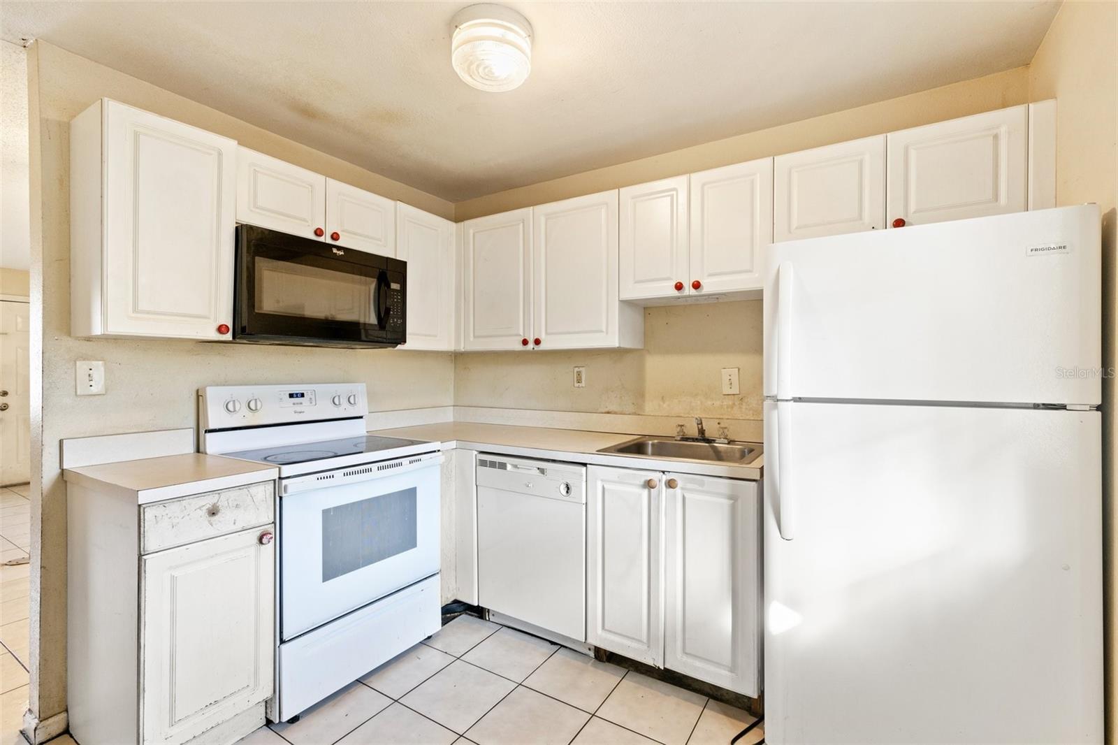 203 POINSETTIA PINE CT #201, TAMPA, FL, 33612