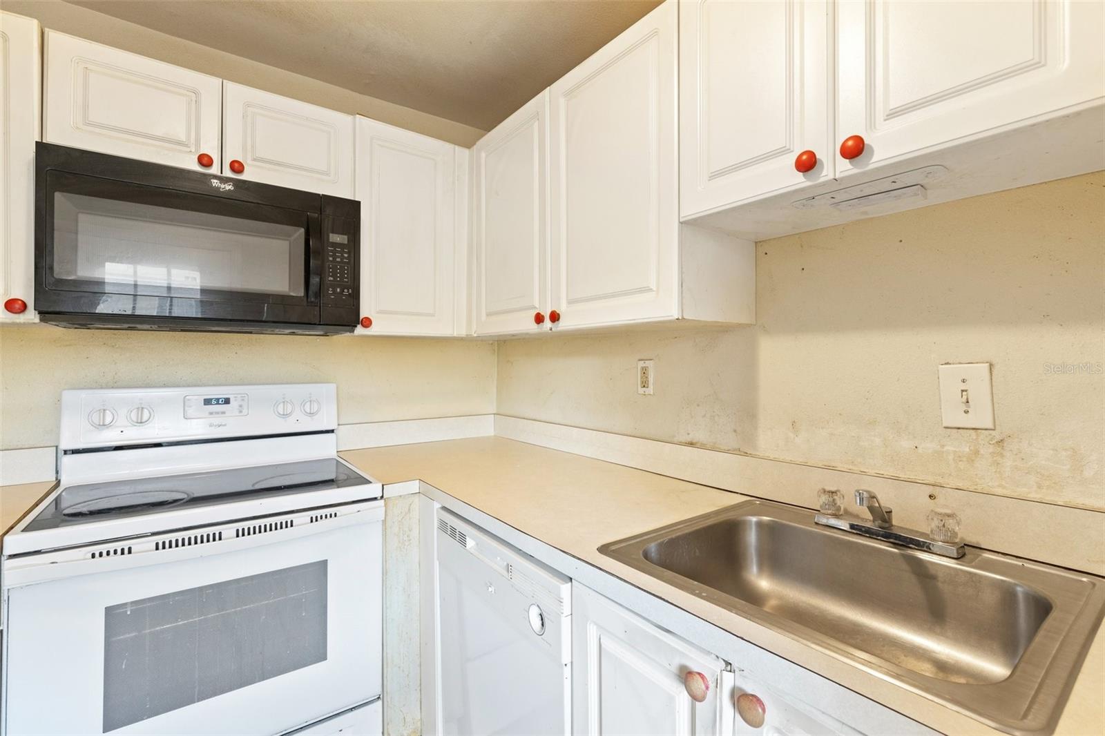 203 POINSETTIA PINE CT #201, TAMPA, FL, 33612