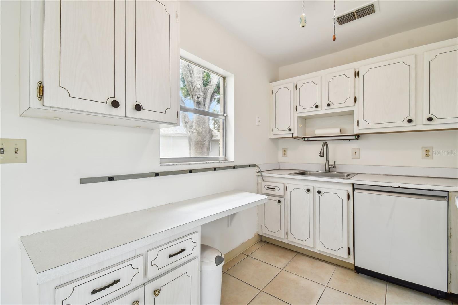 402 DORCHESTER PL #28, SUN CITY CENTER, FL, 33573