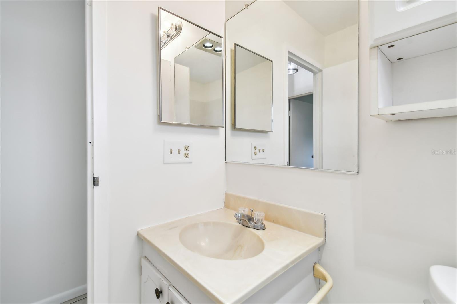 402 DORCHESTER PL #28, SUN CITY CENTER, FL, 33573