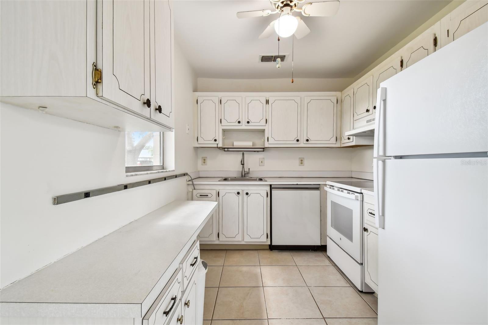 402 DORCHESTER PL #28, SUN CITY CENTER, FL, 33573