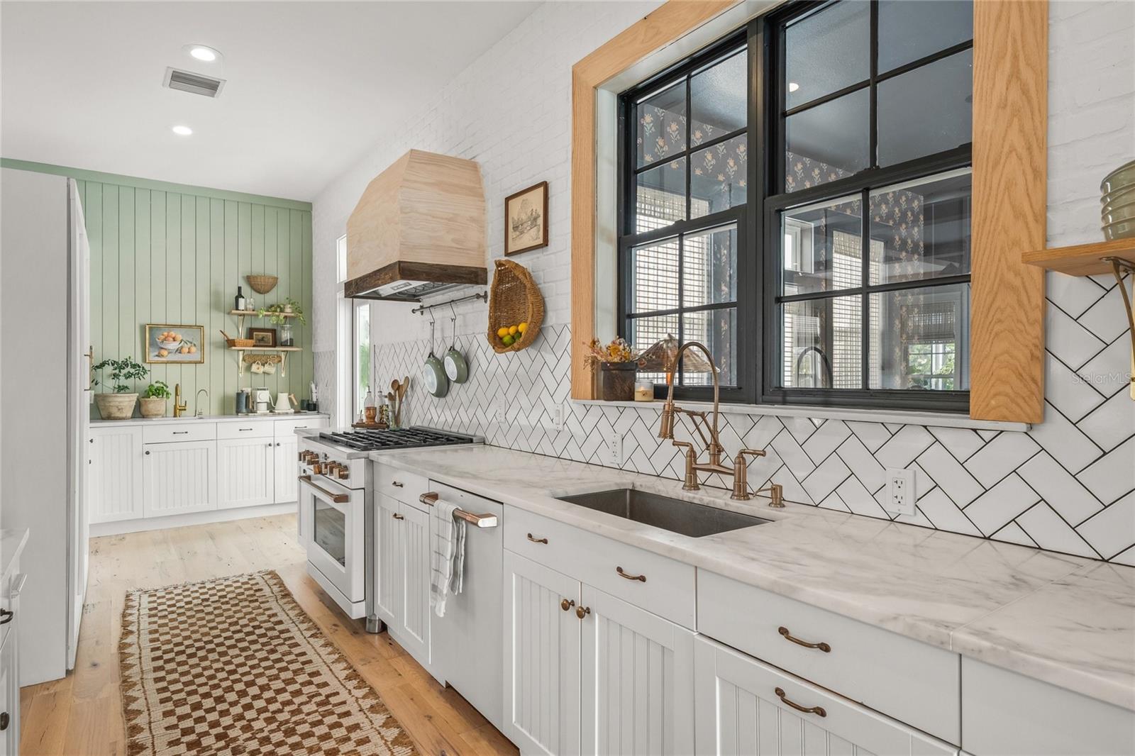 689 LANDS END DR, LONGBOAT KEY, FL, 34228