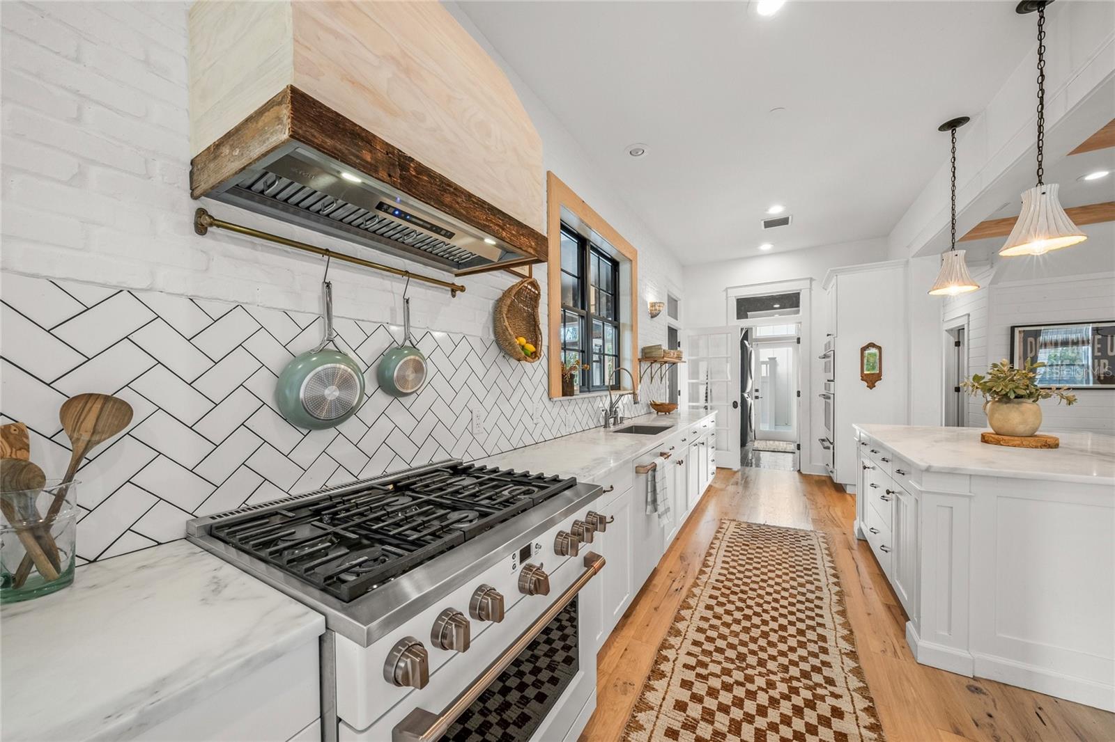689 LANDS END DR, LONGBOAT KEY, FL, 34228