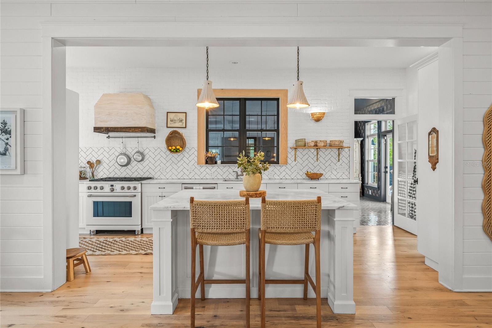 689 LANDS END DR, LONGBOAT KEY, FL, 34228