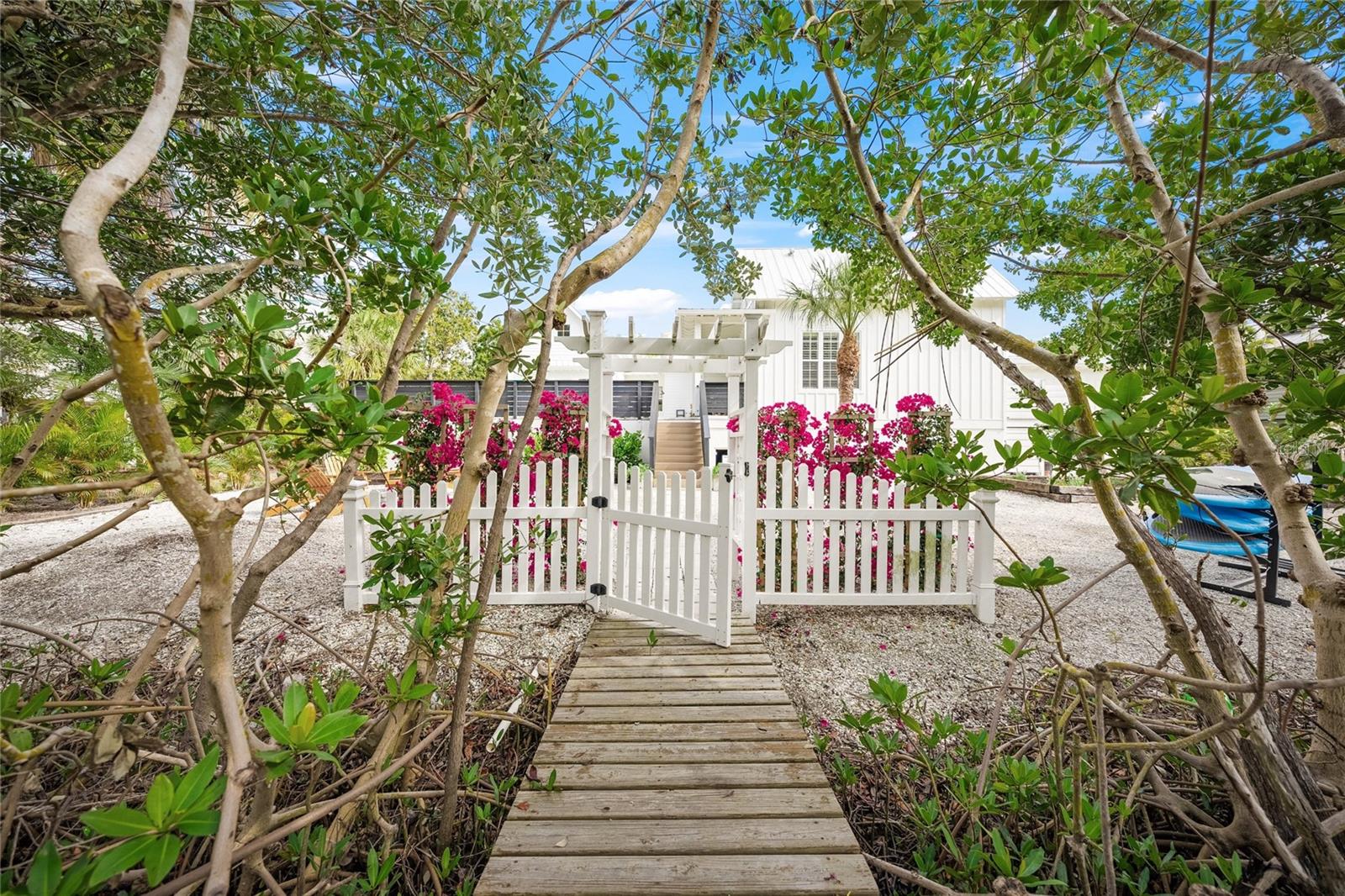 689 LANDS END DR, LONGBOAT KEY, FL, 34228