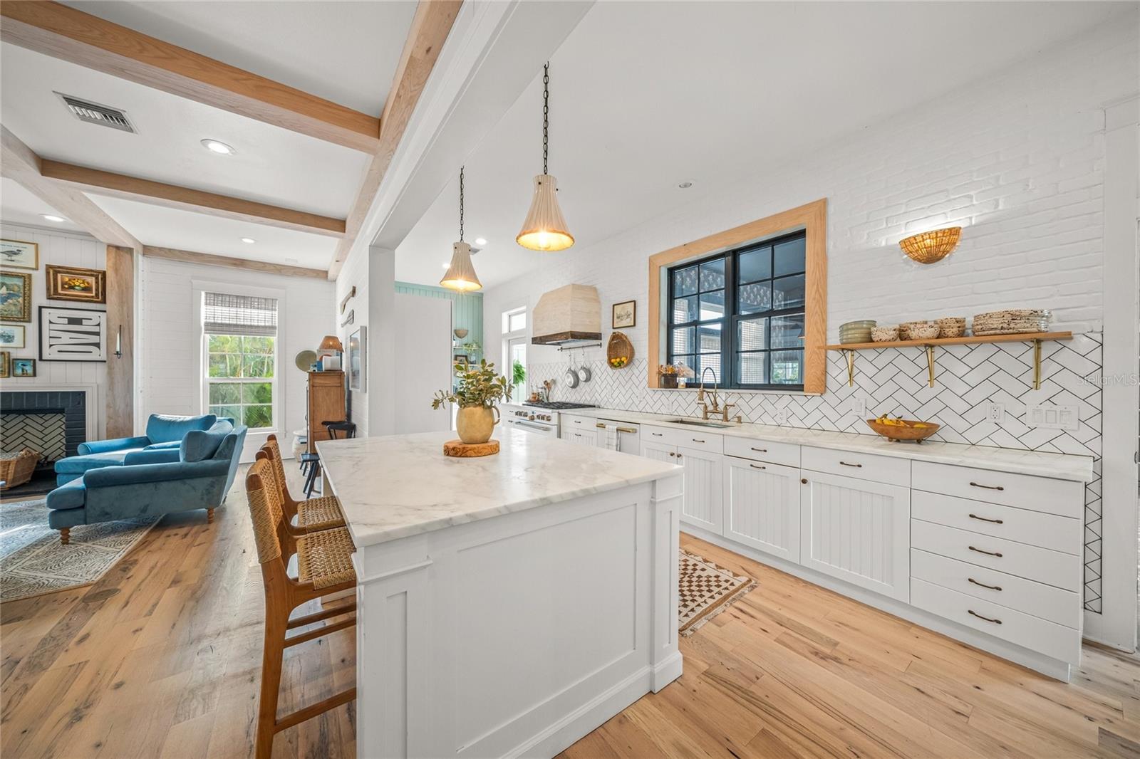 689 LANDS END DR, LONGBOAT KEY, FL, 34228