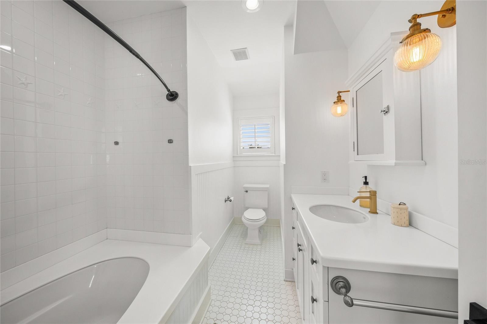 689 LANDS END DR, LONGBOAT KEY, FL, 34228