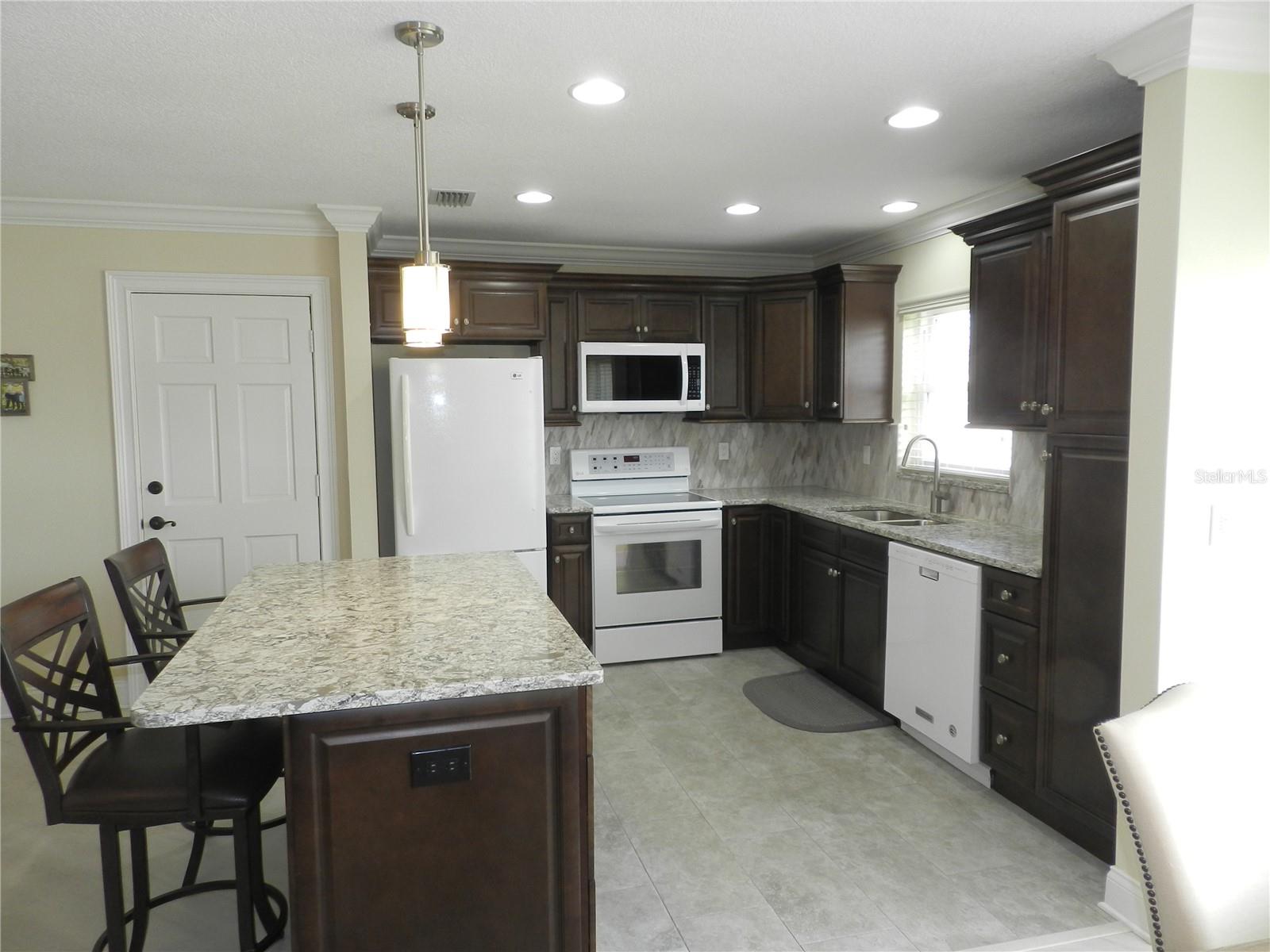 214 ELMWOOD CIR #214, SEMINOLE, FL, 33777