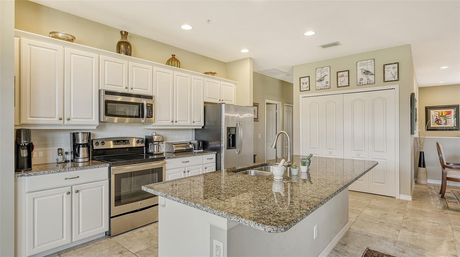 8115 MIRAMAR WAY #202, LAKEWOOD RANCH, FL, 34202
