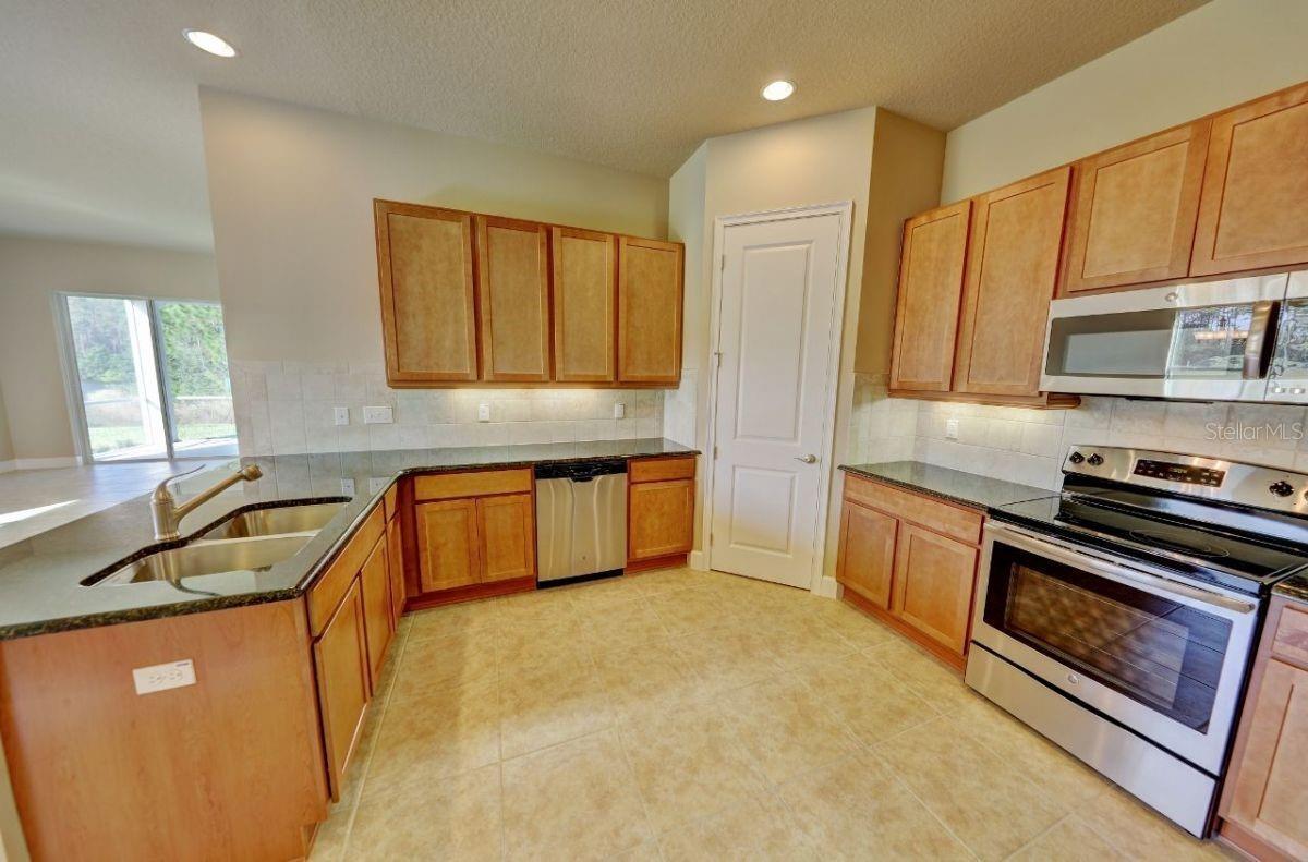 813 ALDENHAM LN, ORMOND BEACH, FL, 32174