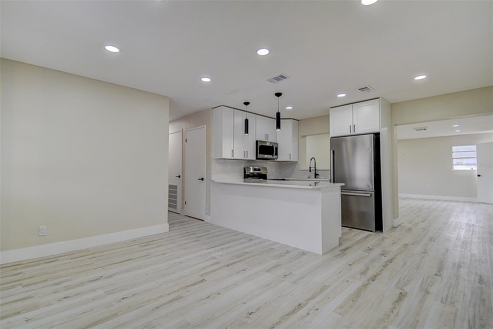 8106 FIR DR, TAMPA, FL, 33619