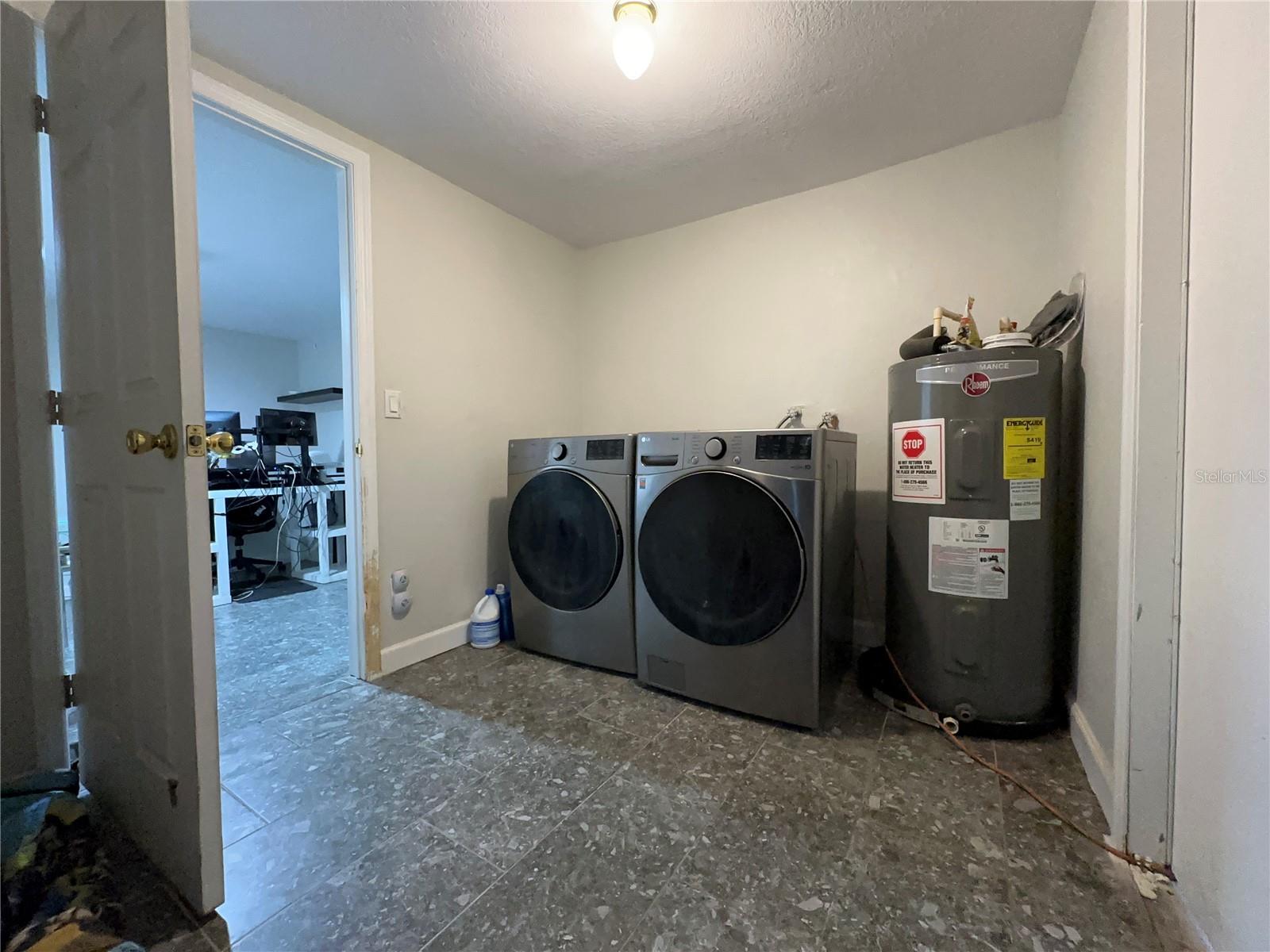 916 123RD AVE, TAMPA, FL, 33612