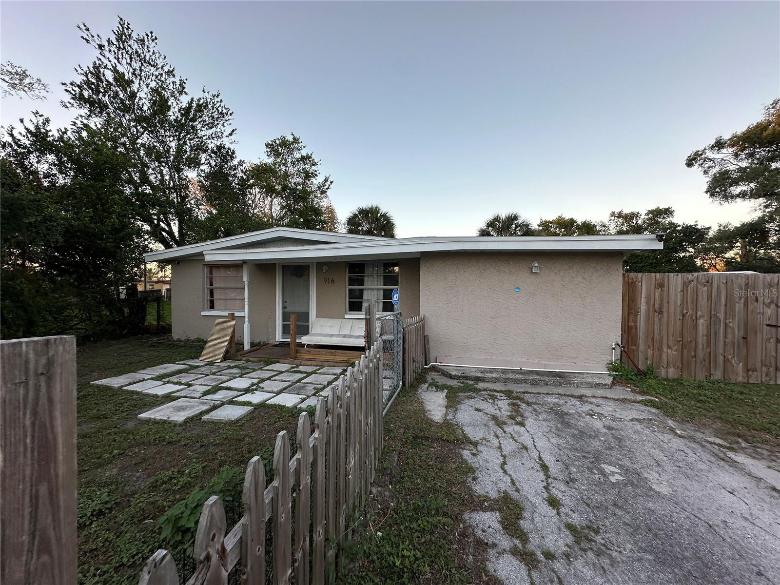 916 123RD AVE, TAMPA, FL, 33612
