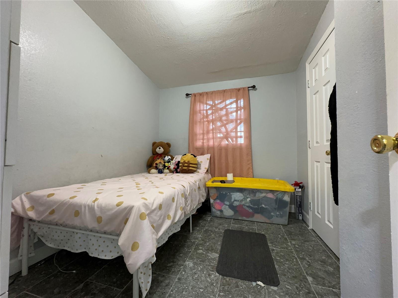 916 123RD AVE, TAMPA, FL, 33612