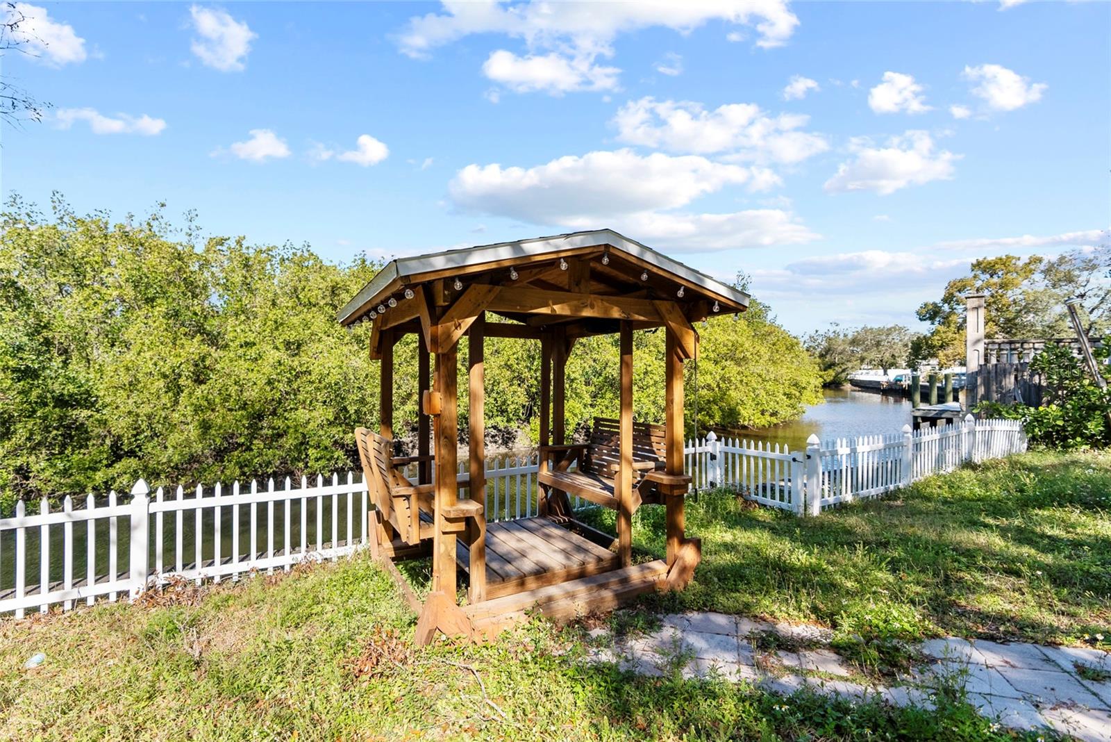 4410 WALTHAM DR, TAMPA, FL, 33634