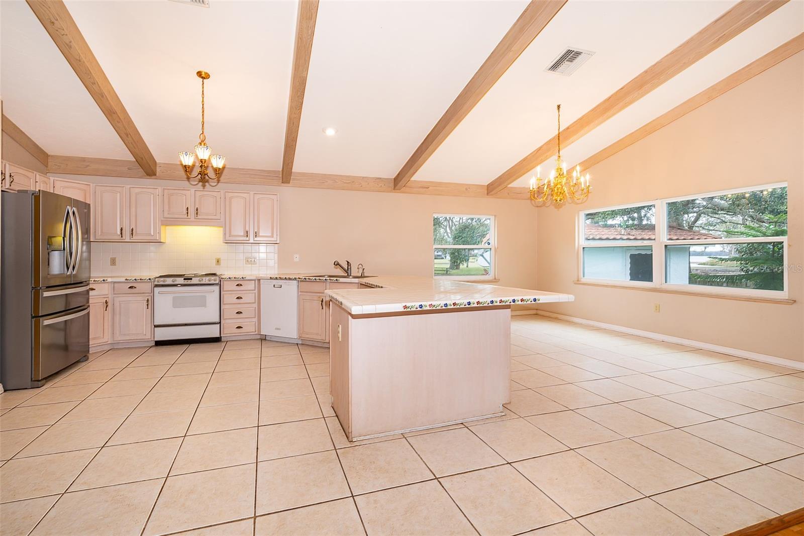 808 N SHORE DR, LEESBURG, FL, 34748