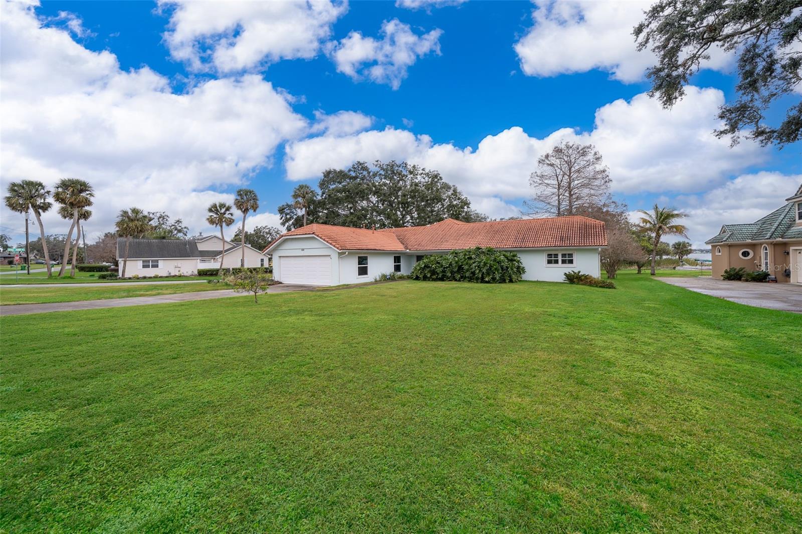 808 N SHORE DR, LEESBURG, FL, 34748