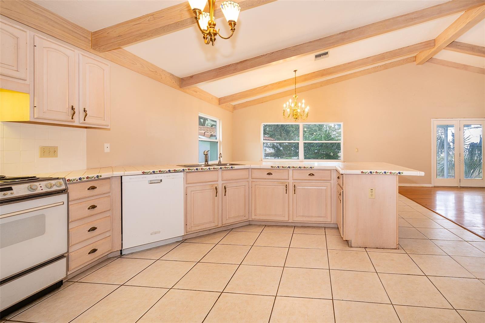 808 N SHORE DR, LEESBURG, FL, 34748