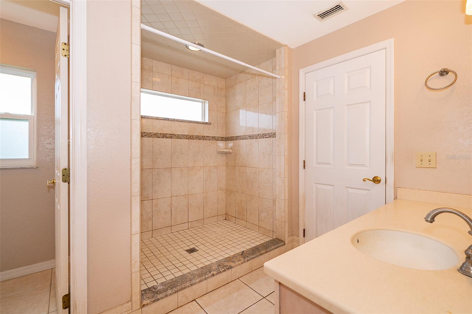 808 N SHORE DR, LEESBURG, FL, 34748