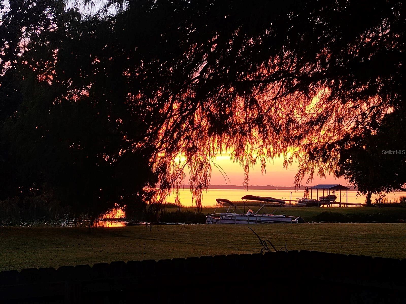 808 N SHORE DR, LEESBURG, FL, 34748