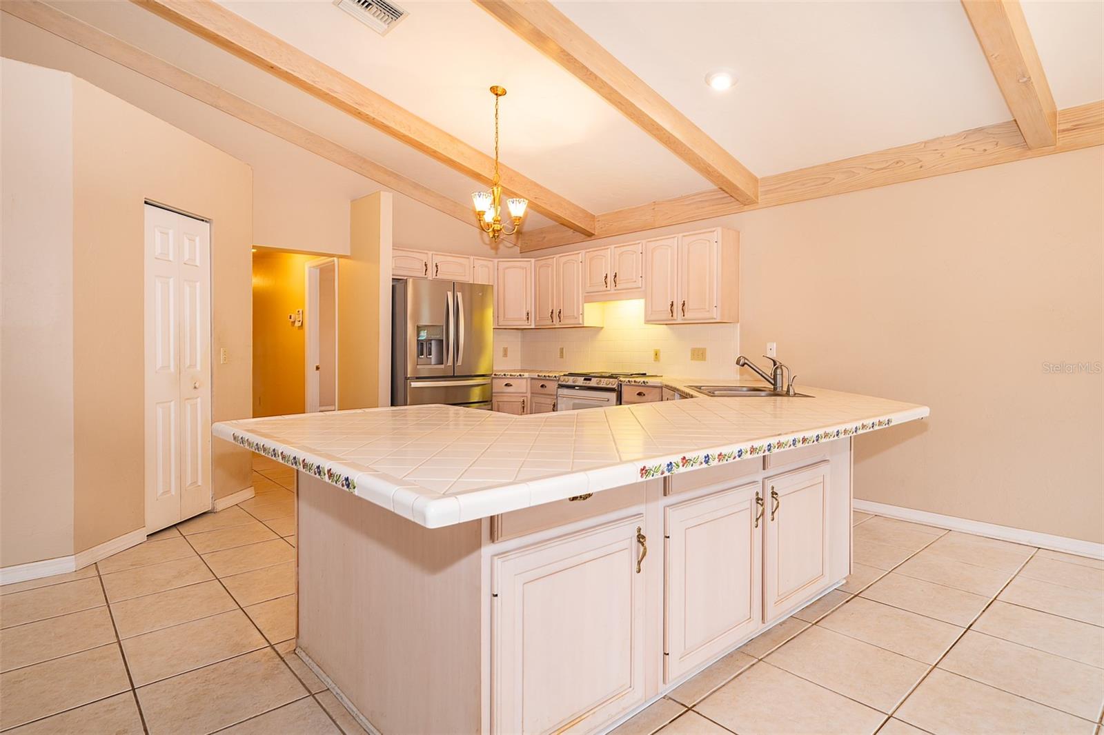 808 N SHORE DR, LEESBURG, FL, 34748