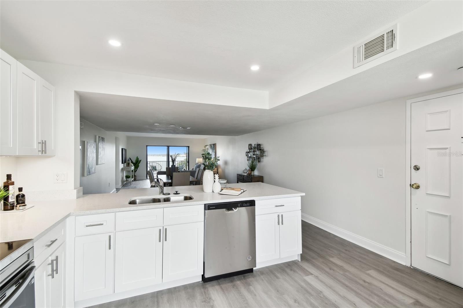 7300 SUN ISLAND DR S #203, SOUTH PASADENA, FL, 33707