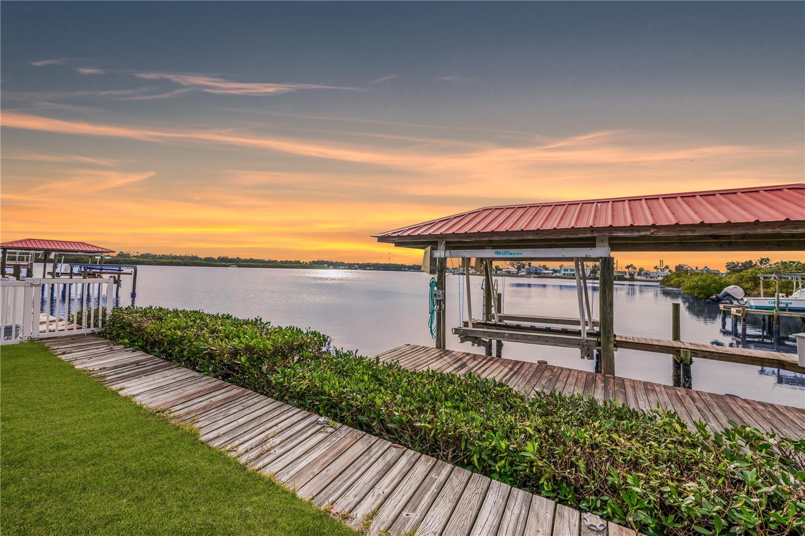 8839 W MILLPOINT RD, RIVERVIEW, FL, 33578