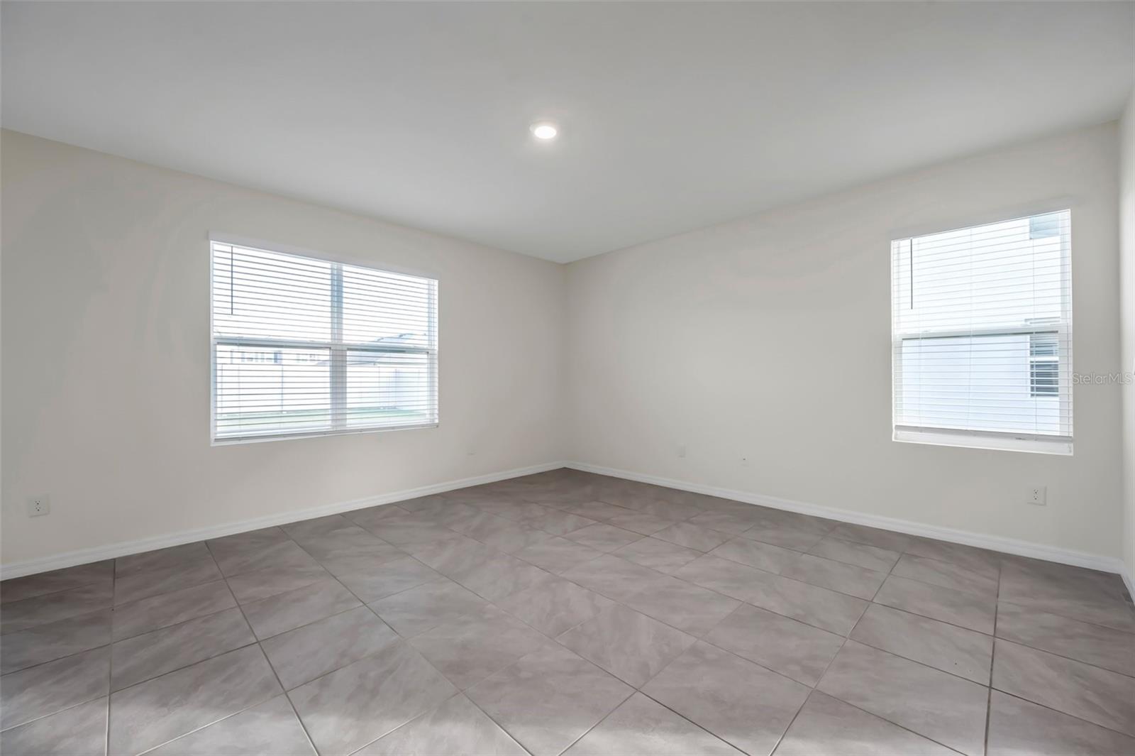 5484 WARRINGTON TOWN PATH, WESLEY CHAPEL, FL, 33545