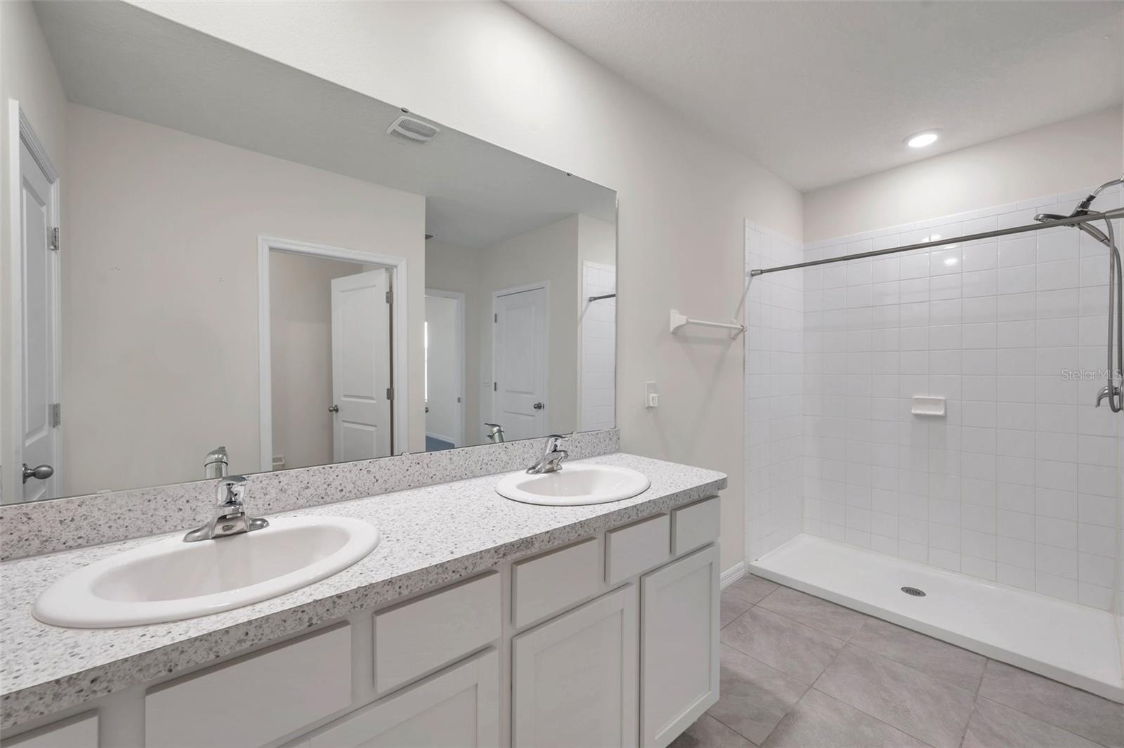 5484 WARRINGTON TOWN PATH, WESLEY CHAPEL, FL, 33545