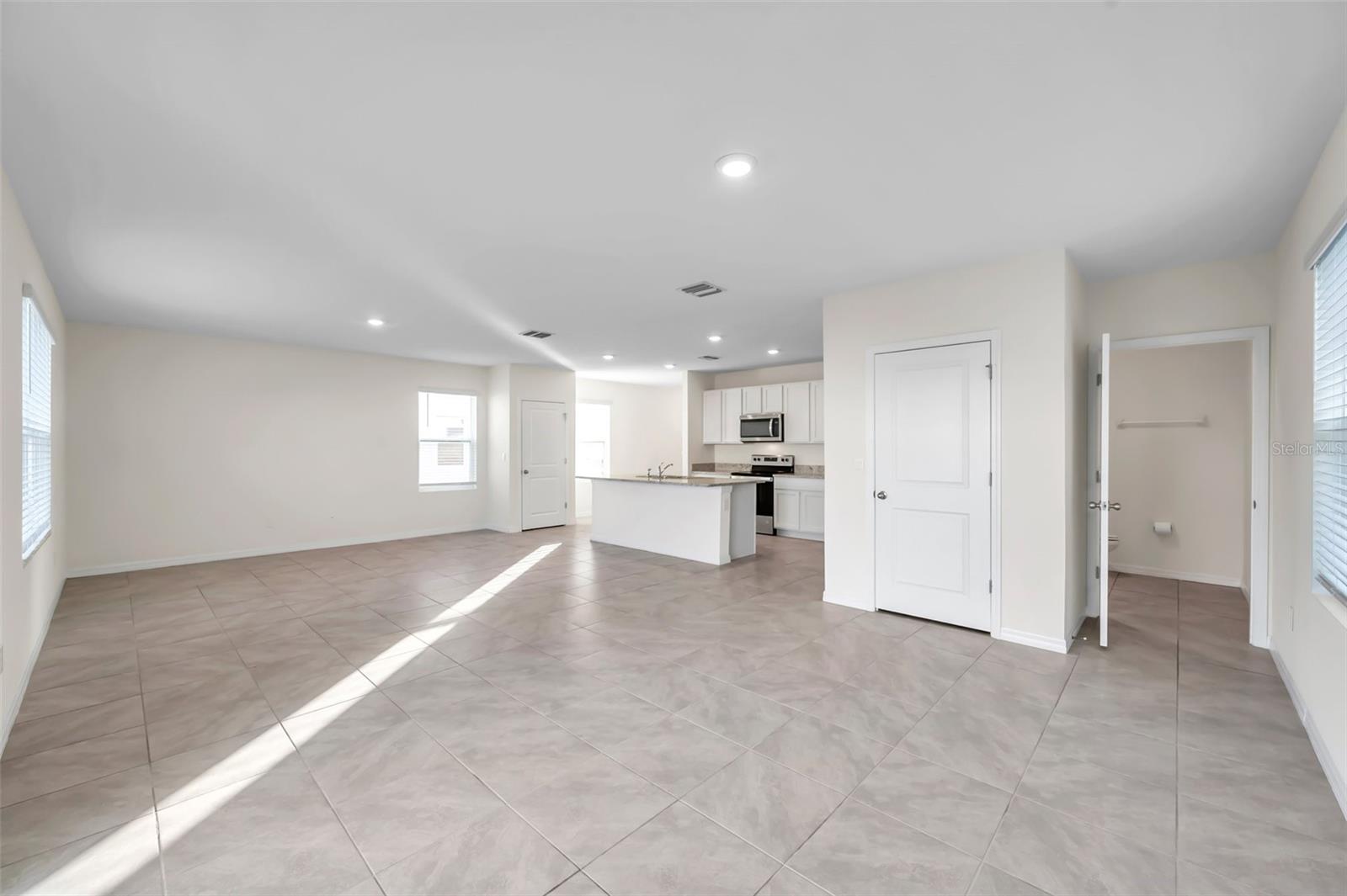 5484 WARRINGTON TOWN PATH, WESLEY CHAPEL, FL, 33545