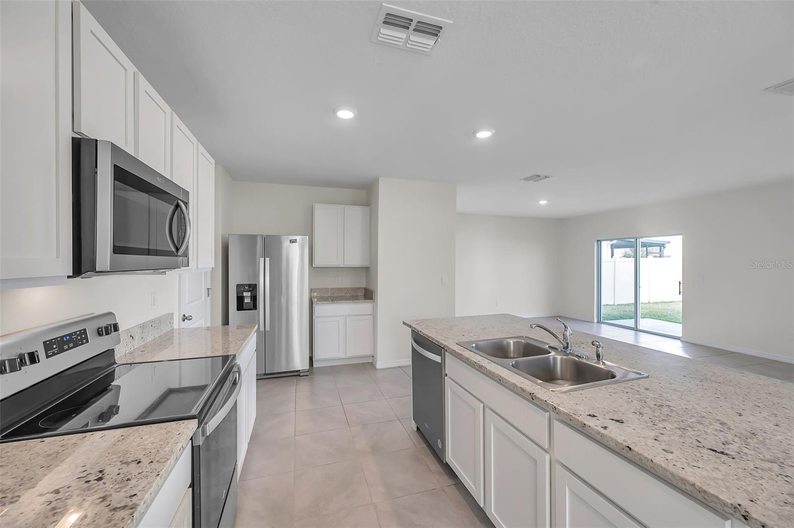 5484 WARRINGTON TOWN PATH, WESLEY CHAPEL, FL, 33545