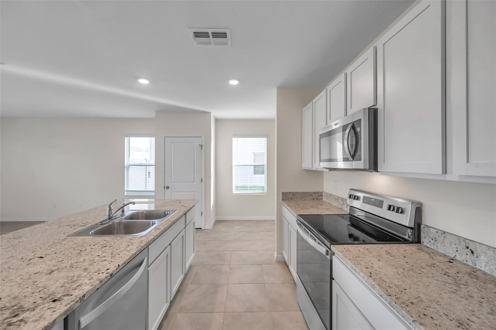 5484 WARRINGTON TOWN PATH, WESLEY CHAPEL, FL, 33545