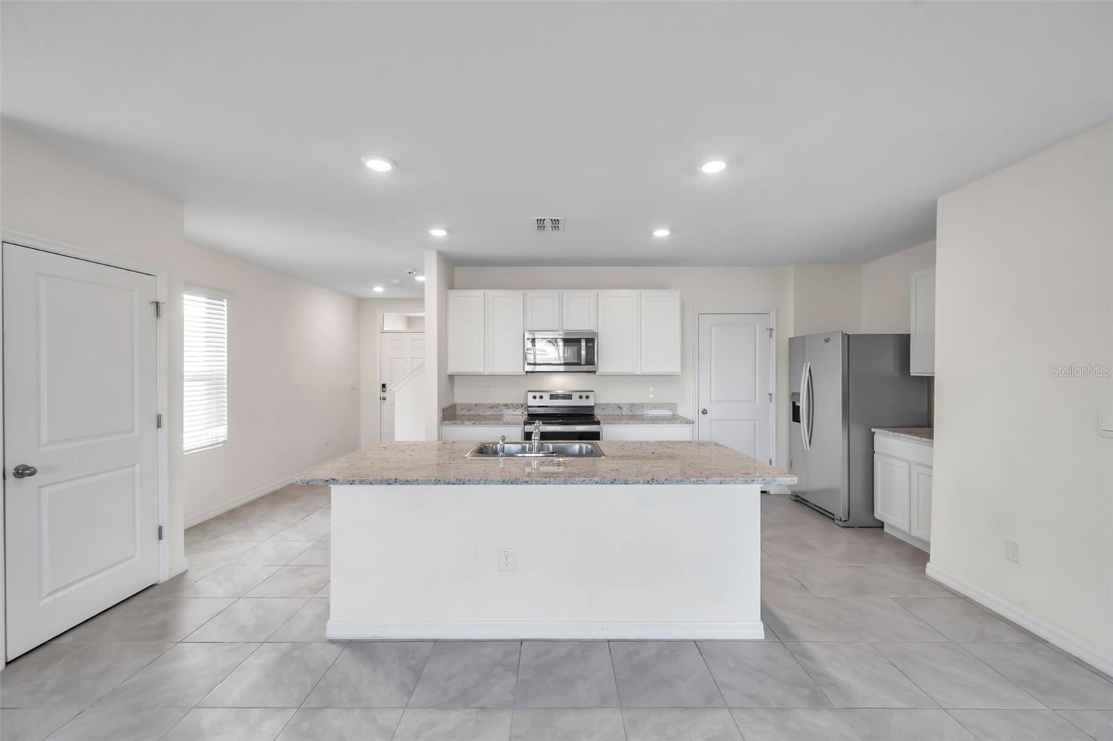 5484 WARRINGTON TOWN PATH, WESLEY CHAPEL, FL, 33545