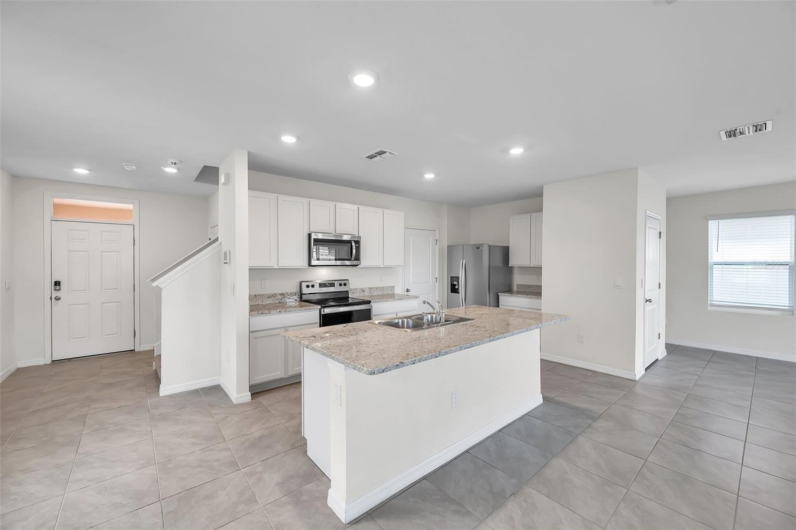 5484 WARRINGTON TOWN PATH, WESLEY CHAPEL, FL, 33545