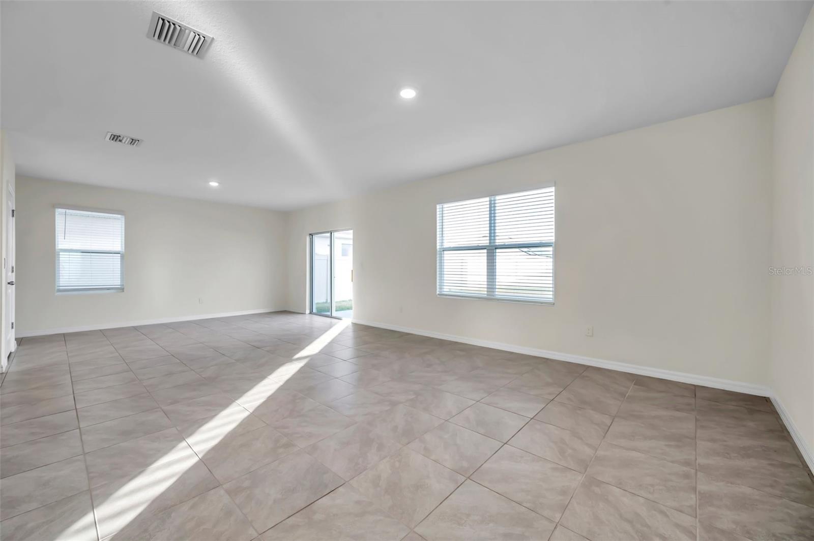 5484 WARRINGTON TOWN PATH, WESLEY CHAPEL, FL, 33545
