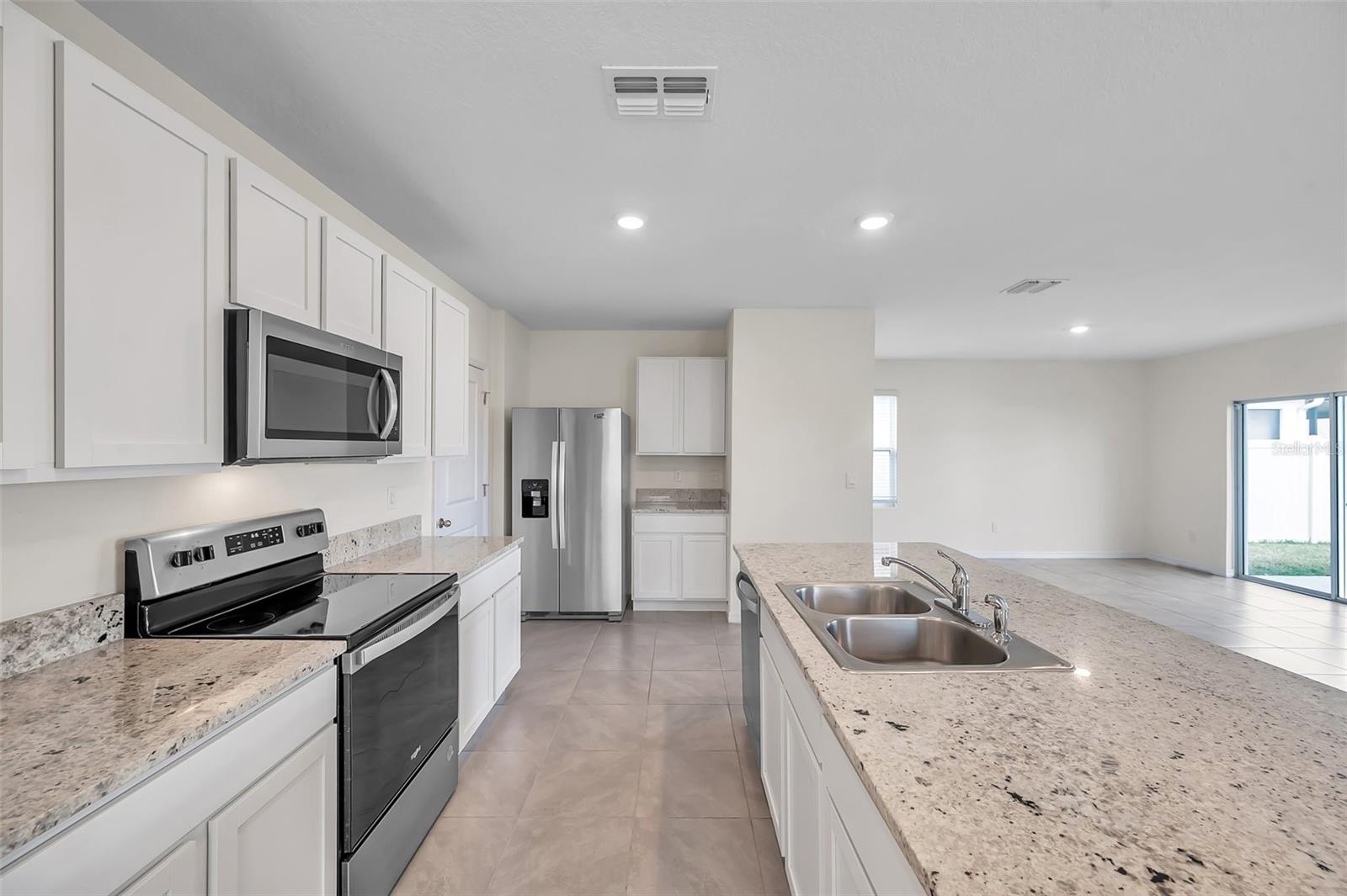 5484 WARRINGTON TOWN PATH, WESLEY CHAPEL, FL, 33545