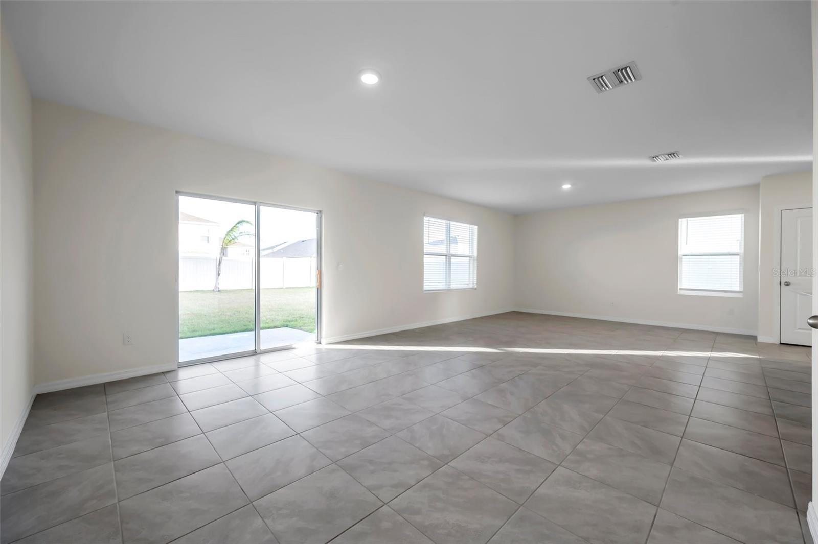 5484 WARRINGTON TOWN PATH, WESLEY CHAPEL, FL, 33545