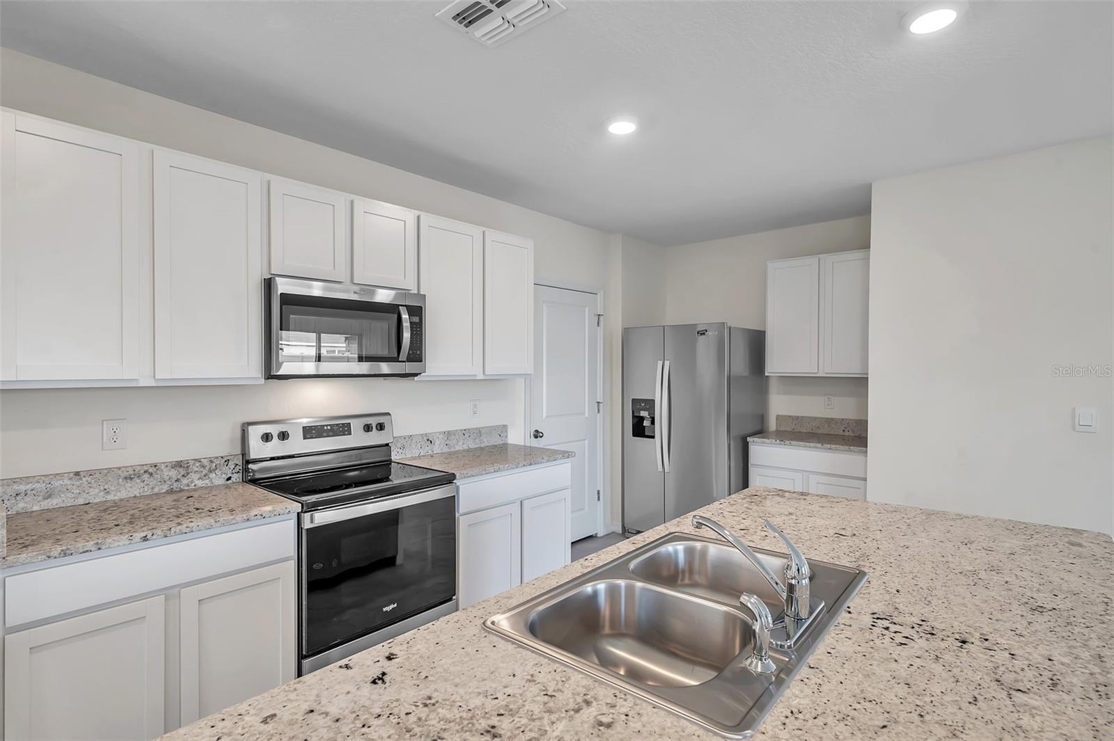 5484 WARRINGTON TOWN PATH, WESLEY CHAPEL, FL, 33545