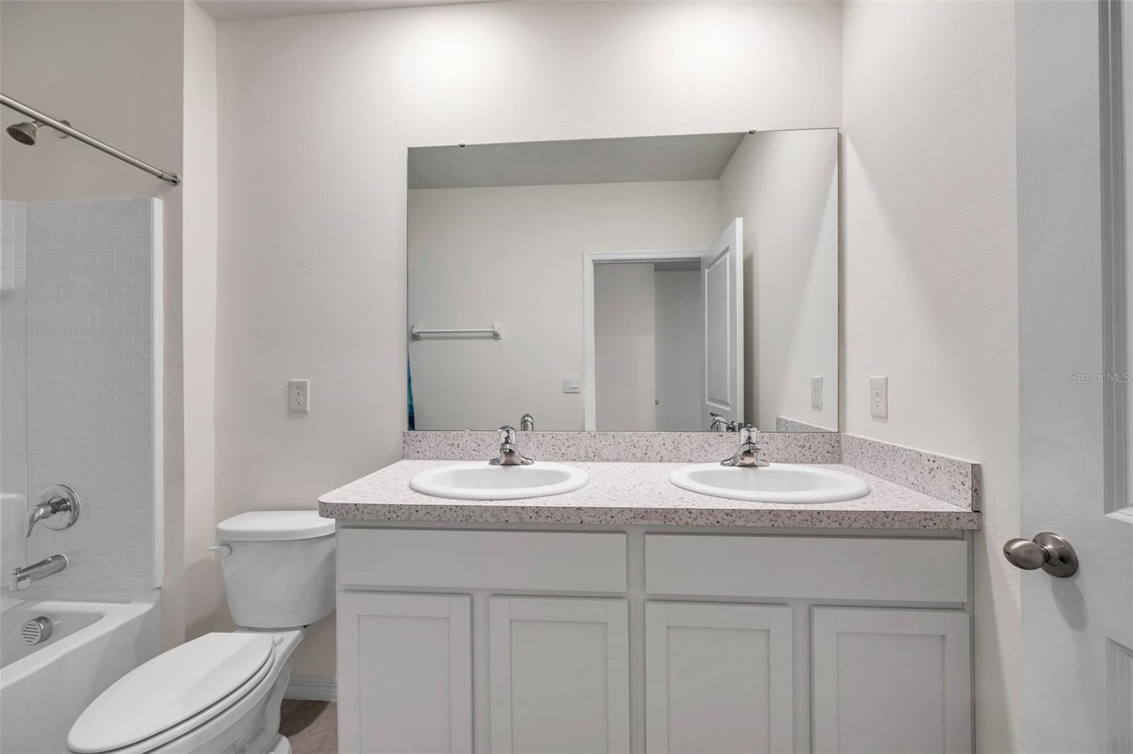 5484 WARRINGTON TOWN PATH, WESLEY CHAPEL, FL, 33545