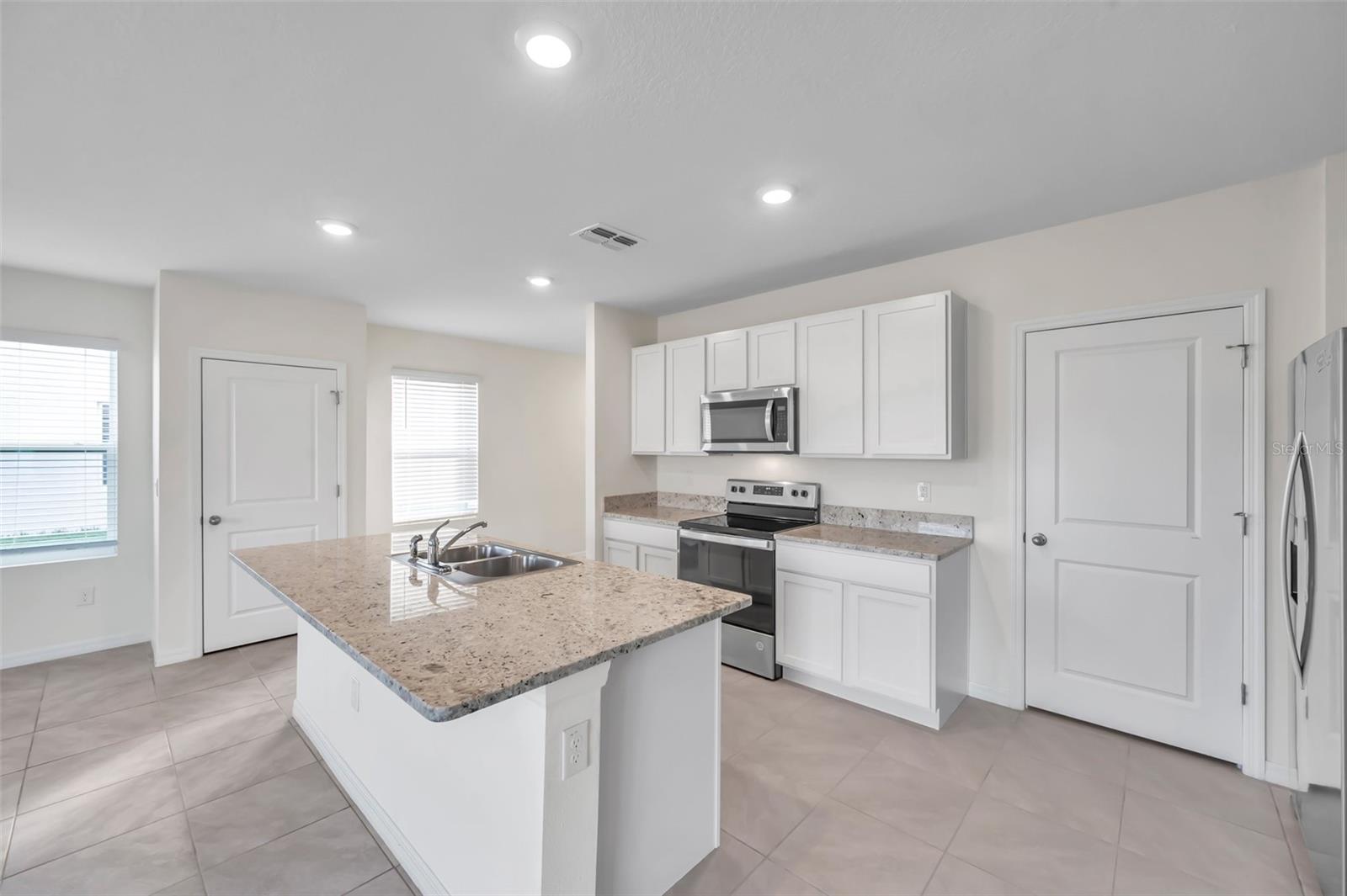 5484 WARRINGTON TOWN PATH, WESLEY CHAPEL, FL, 33545