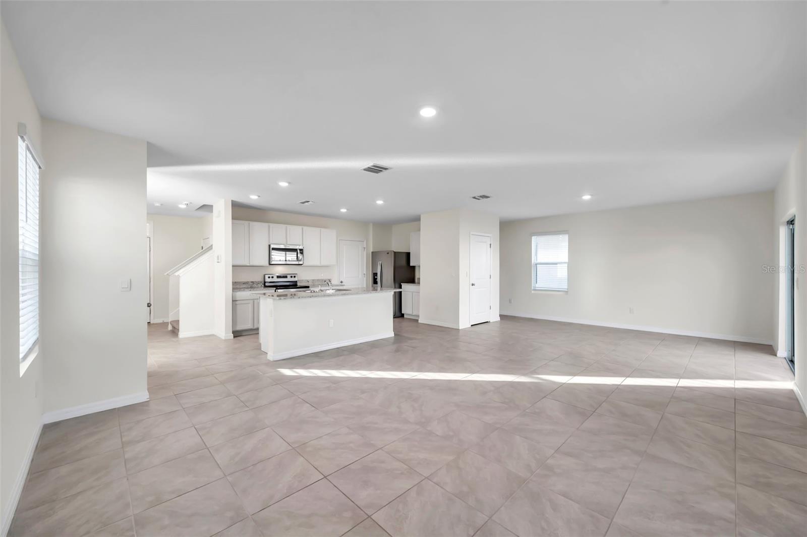 5484 WARRINGTON TOWN PATH, WESLEY CHAPEL, FL, 33545