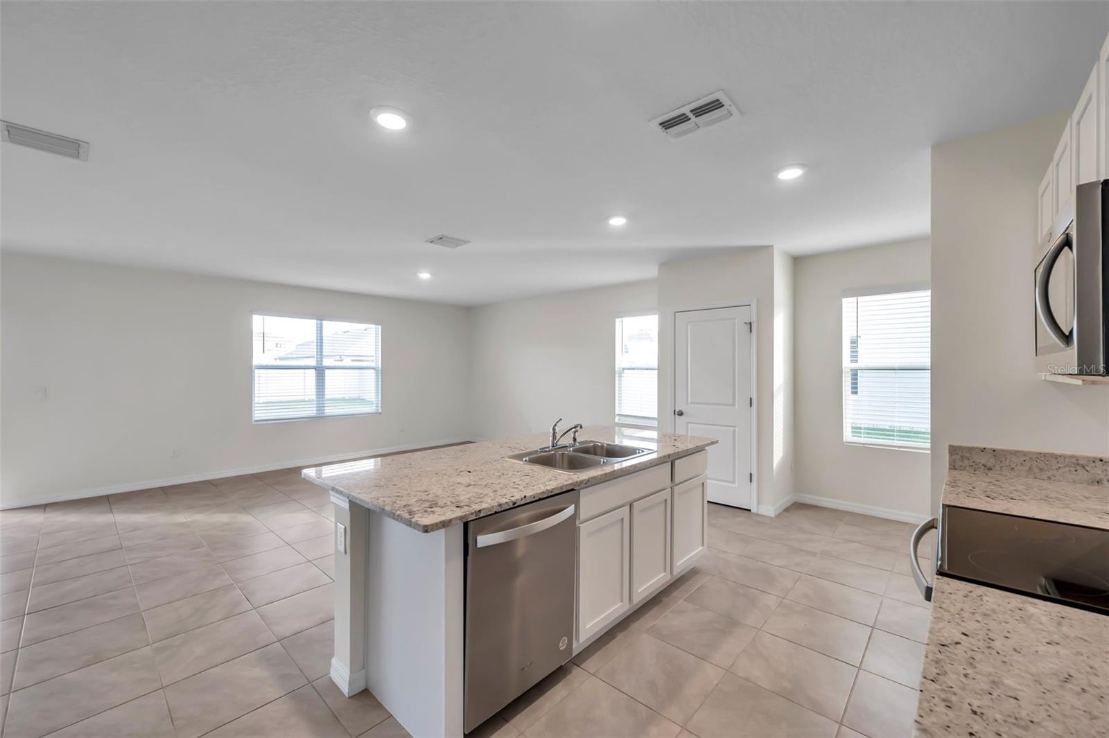 5484 WARRINGTON TOWN PATH, WESLEY CHAPEL, FL, 33545