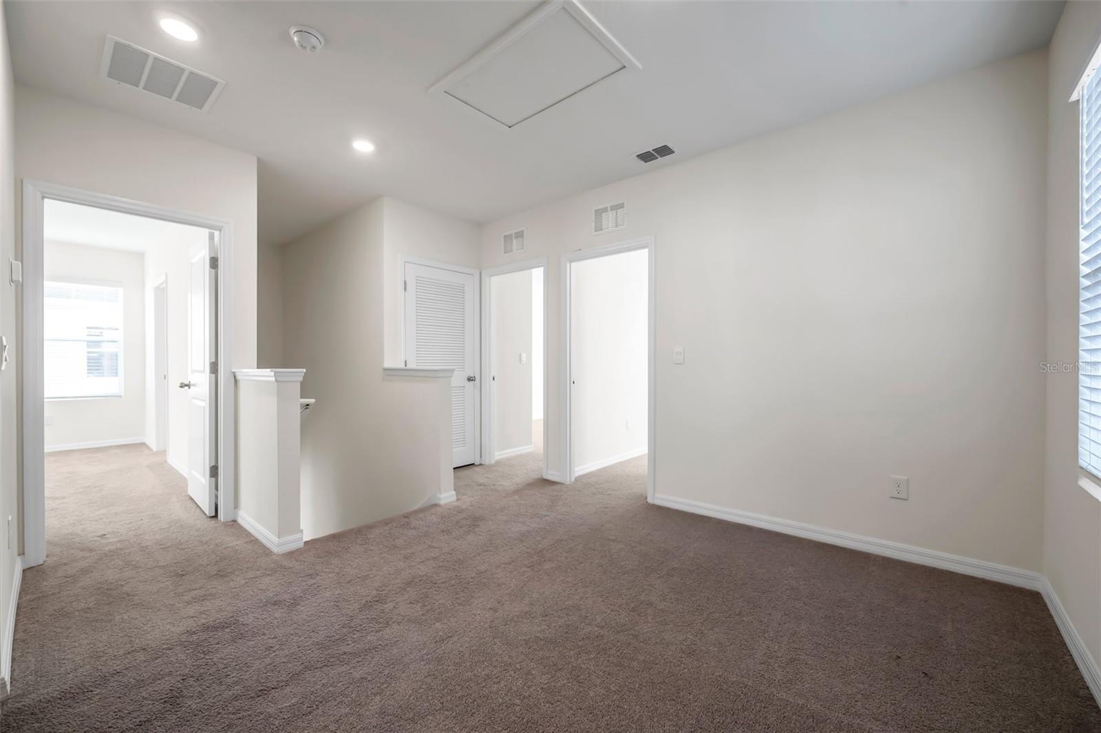 5484 WARRINGTON TOWN PATH, WESLEY CHAPEL, FL, 33545