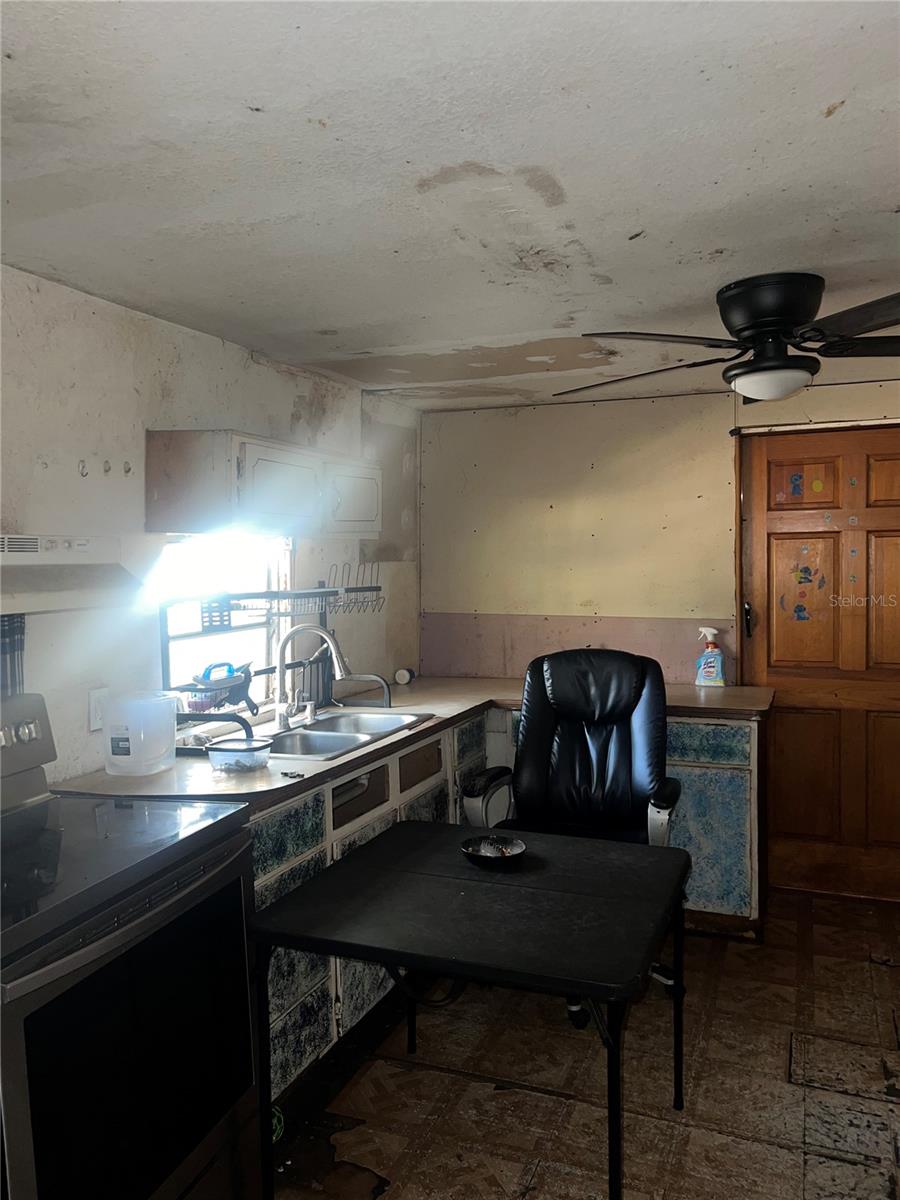 130 FOREST AVE, DAVENPORT, FL, 33837