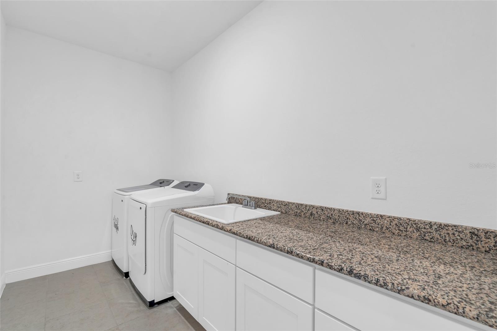 2833 GLEASON PKWY, CAPE CORAL, FL, 33914
