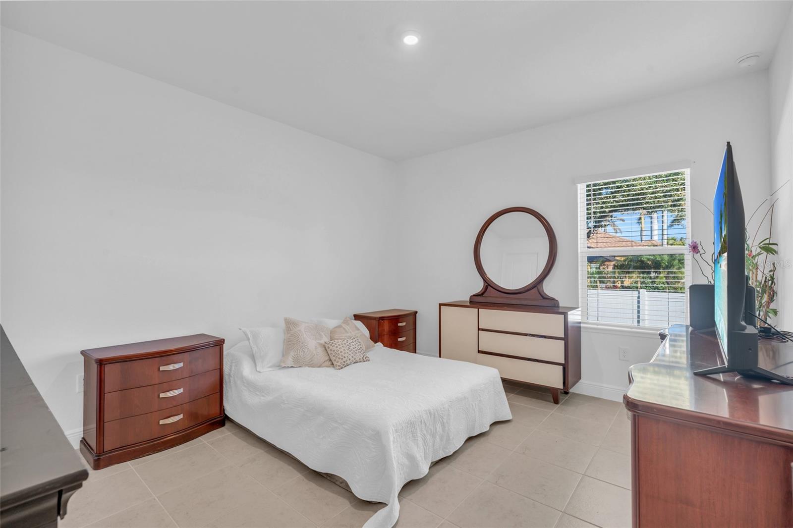 2833 GLEASON PKWY, CAPE CORAL, FL, 33914